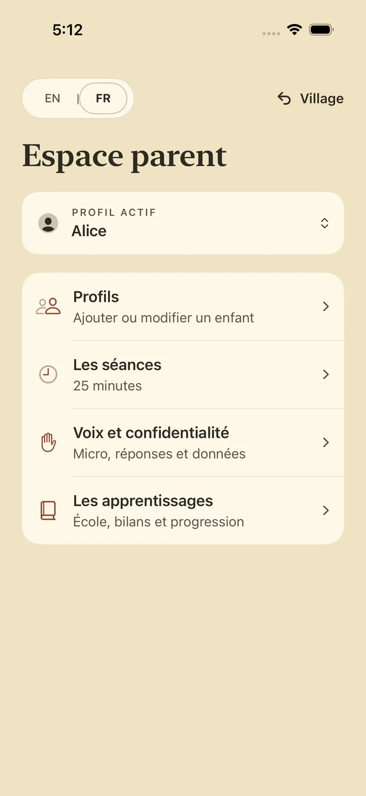 Espace parent: a calm cream screen with an English/French toggle, the active child profile, and four rows: Profils, Les séances, Voix et confidentialité, Les apprentissages